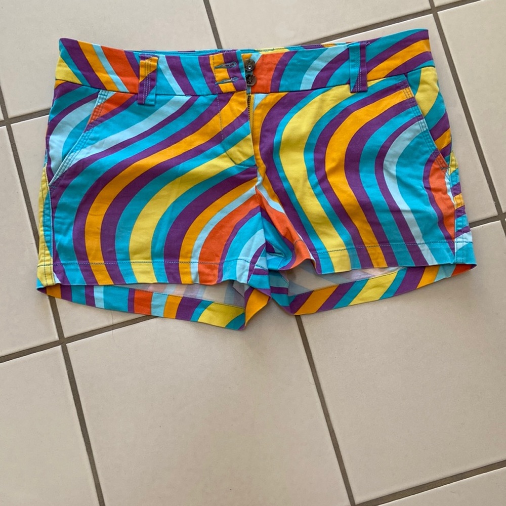 Loud mouth shorts